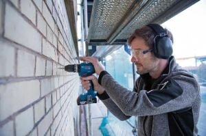 Bosch GSB 18V-45 2x2 Ah. Akülü Darbeli Matkap+63 Prç. Aks. Seti 0615A5007G