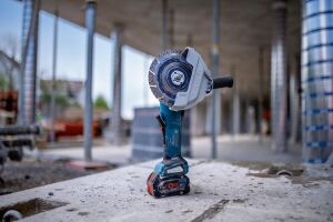 Bosch GWS 18V-180 P 1x5,5 Ah ProCORE Akülü Taşlama 180mm Bez Çantalı