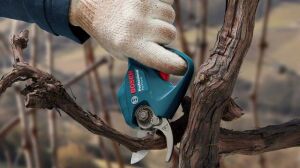 Bosch Pro Pruner Akülü Bahçe-Dal Kesme Makası (Akü ve Şarj Yoktur) 06019K1020