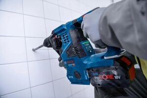 Bosch GBH 18V-28 C 1x4 Ah ProCORE Akülü Kırıcı Delici Bez Çantalı