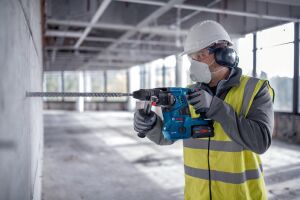 Bosch GBH 18V-28 C Tek Akülü Kırıcı Delici 4 Amper Bez Çantalı