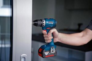 Bosch GSR 18V-45 2x2 Ah. Akülü Vidalama+63 Prç. Aks. Seti 0615A5007X
