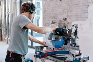 Bosch GCM 18V-305 GDC 1x8 Ah Akülü Gönye Kesme Makinesi