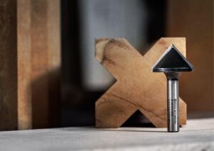 Bosch PRO 31.8x20 mm Ahşap 90° V Kanal Açma Freze Ucu 2608629680