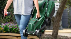 Bosch Easy Mower 18V-32-200 1x4 Ah Akülü Çim Biçme Makinesi 06008B9D00