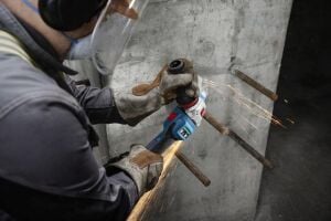 Bosch GWS 18V-15 S 1x8 Ah ProCORE 18V Akülü Taşlama Bez Çantalı