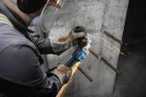 Bosch GWS 18V-15 S 1x8 Ah ProCORE 18V Akülü Taşlama Bez Çantalı