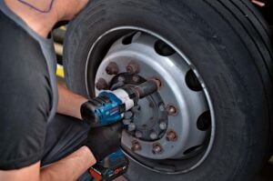 Bosch GDS 18V-1050 H 1x5,5 Ah ProCORE Akülü Darbeli Somun Sıkma Bez Çantalı